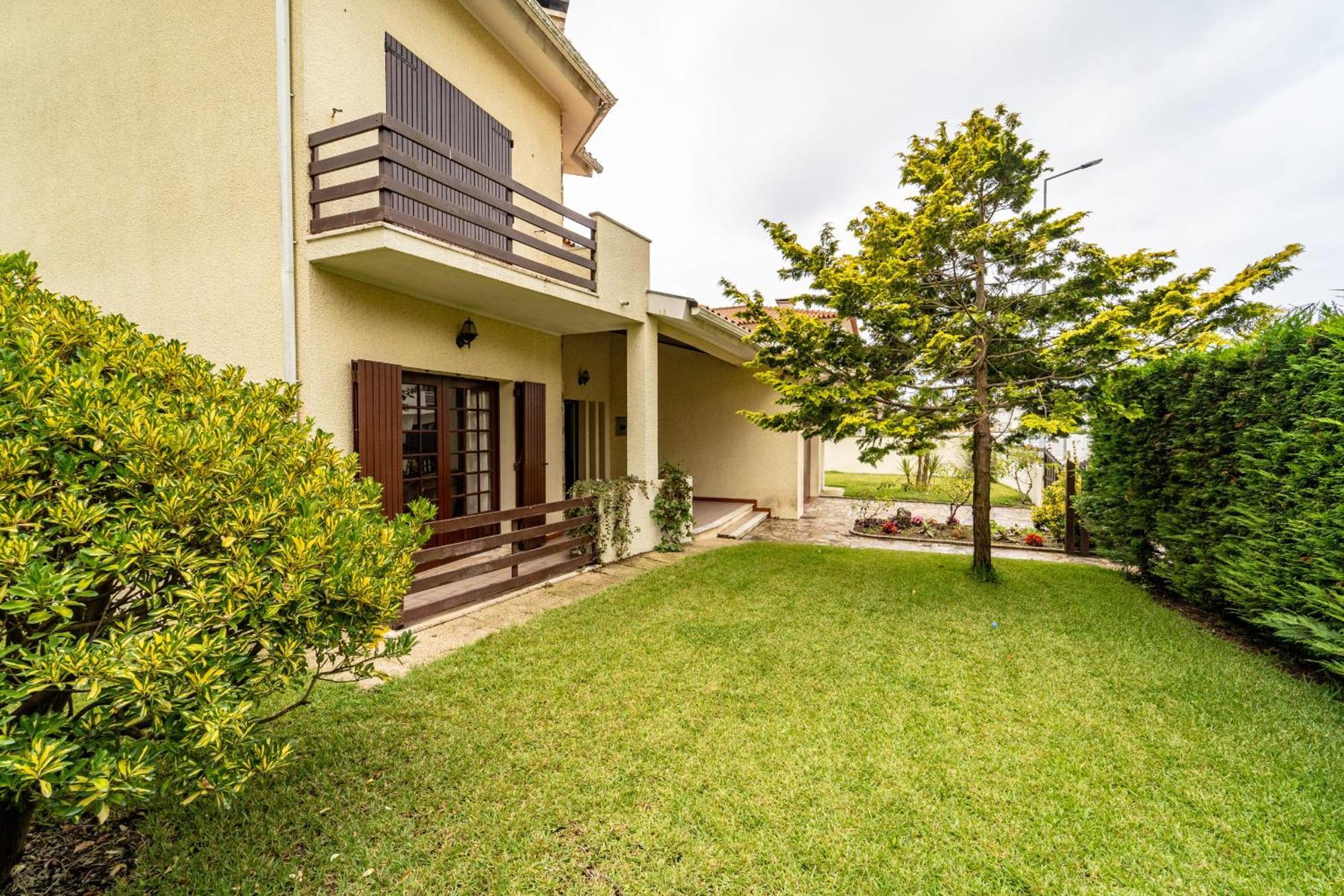 Amorosa Villa, 500M From The Beach By House And People Екстериор снимка