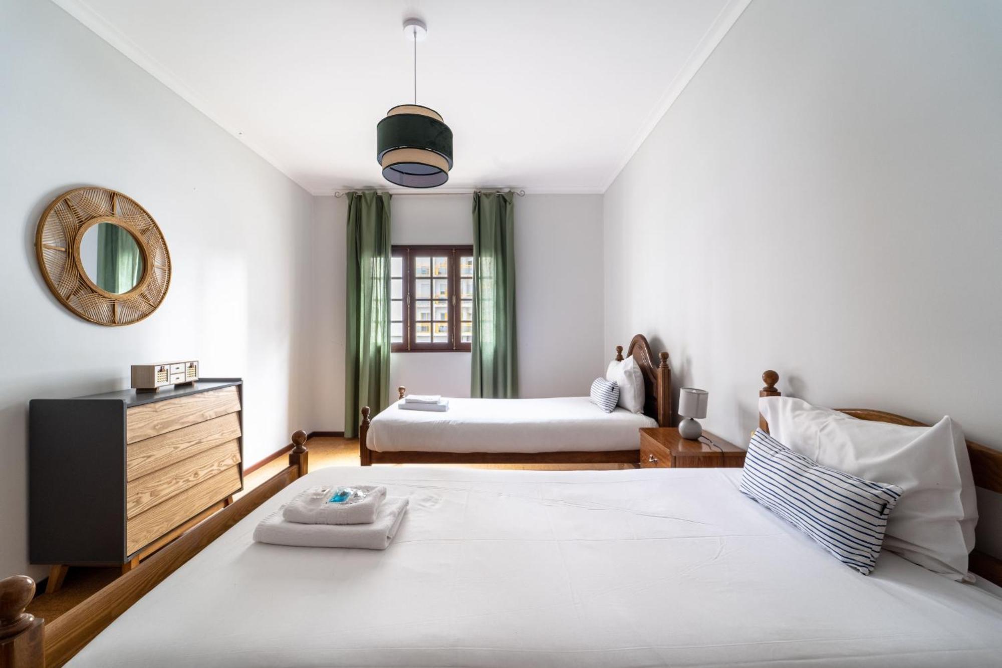 Amorosa Villa, 500M From The Beach By House And People Екстериор снимка