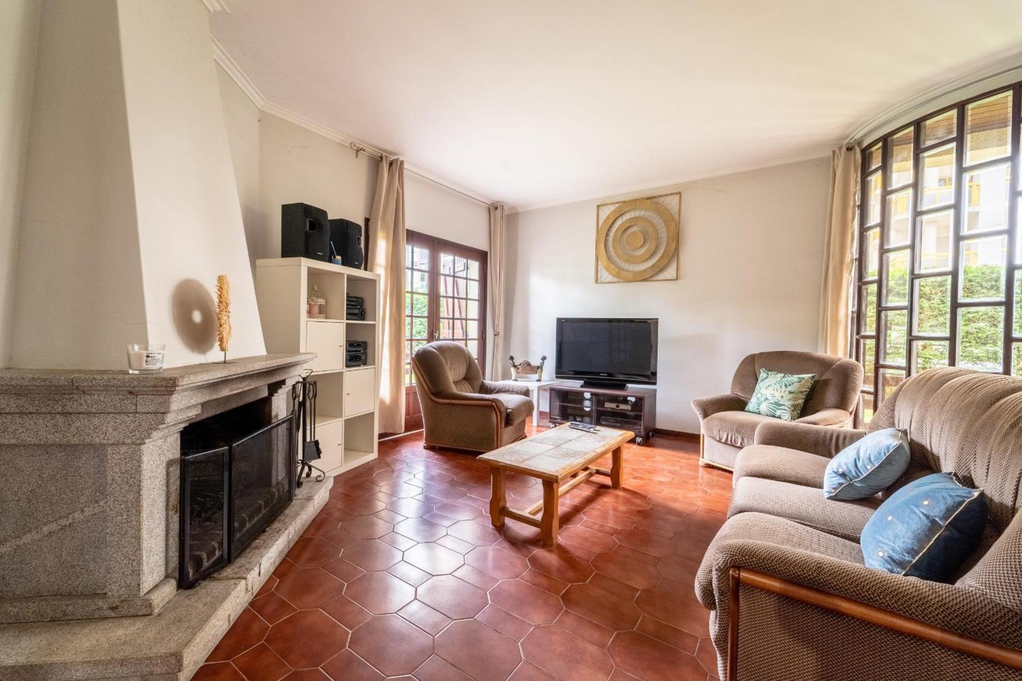 Amorosa Villa, 500M From The Beach By House And People Екстериор снимка