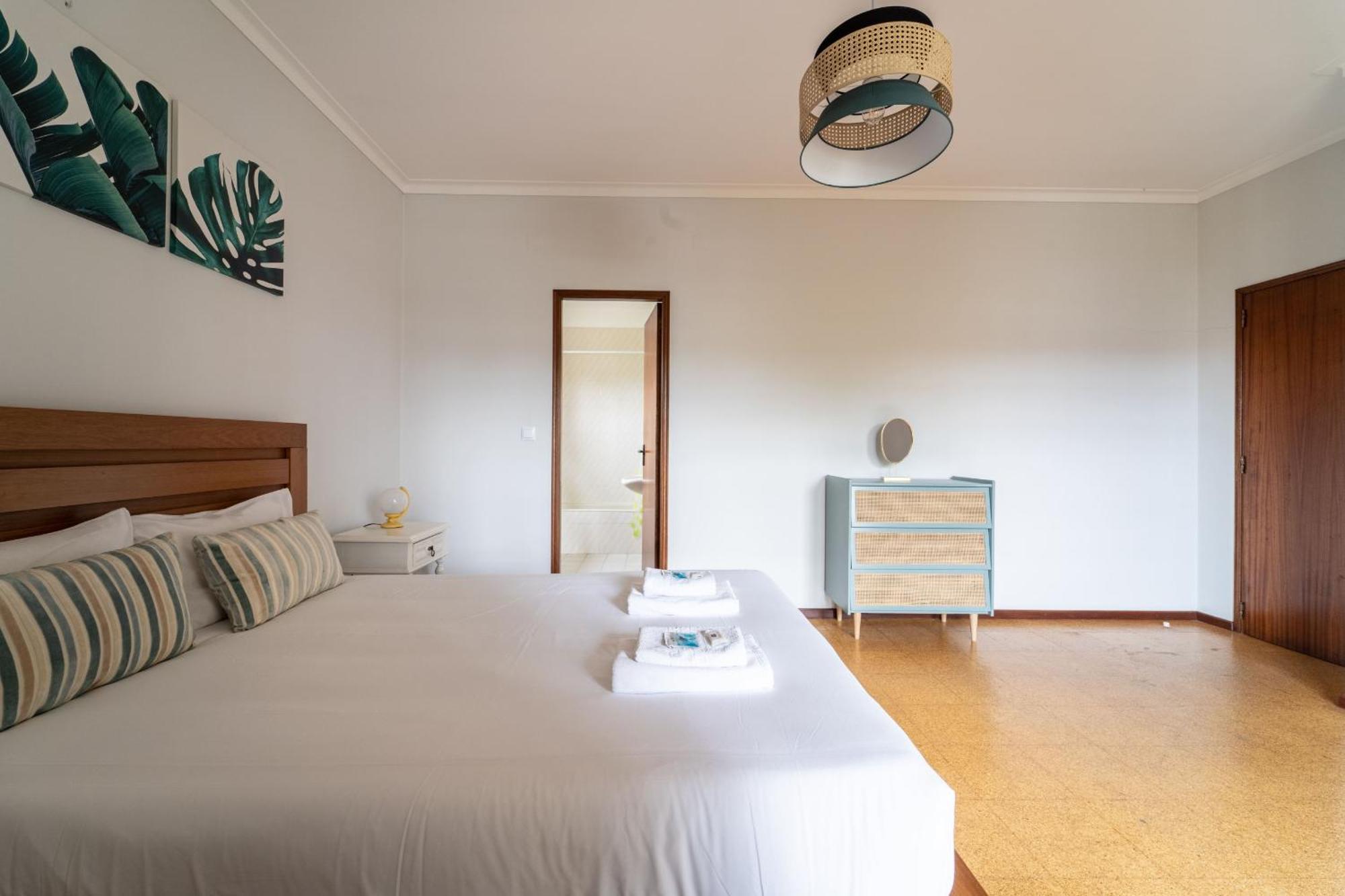Amorosa Villa, 500M From The Beach By House And People Екстериор снимка