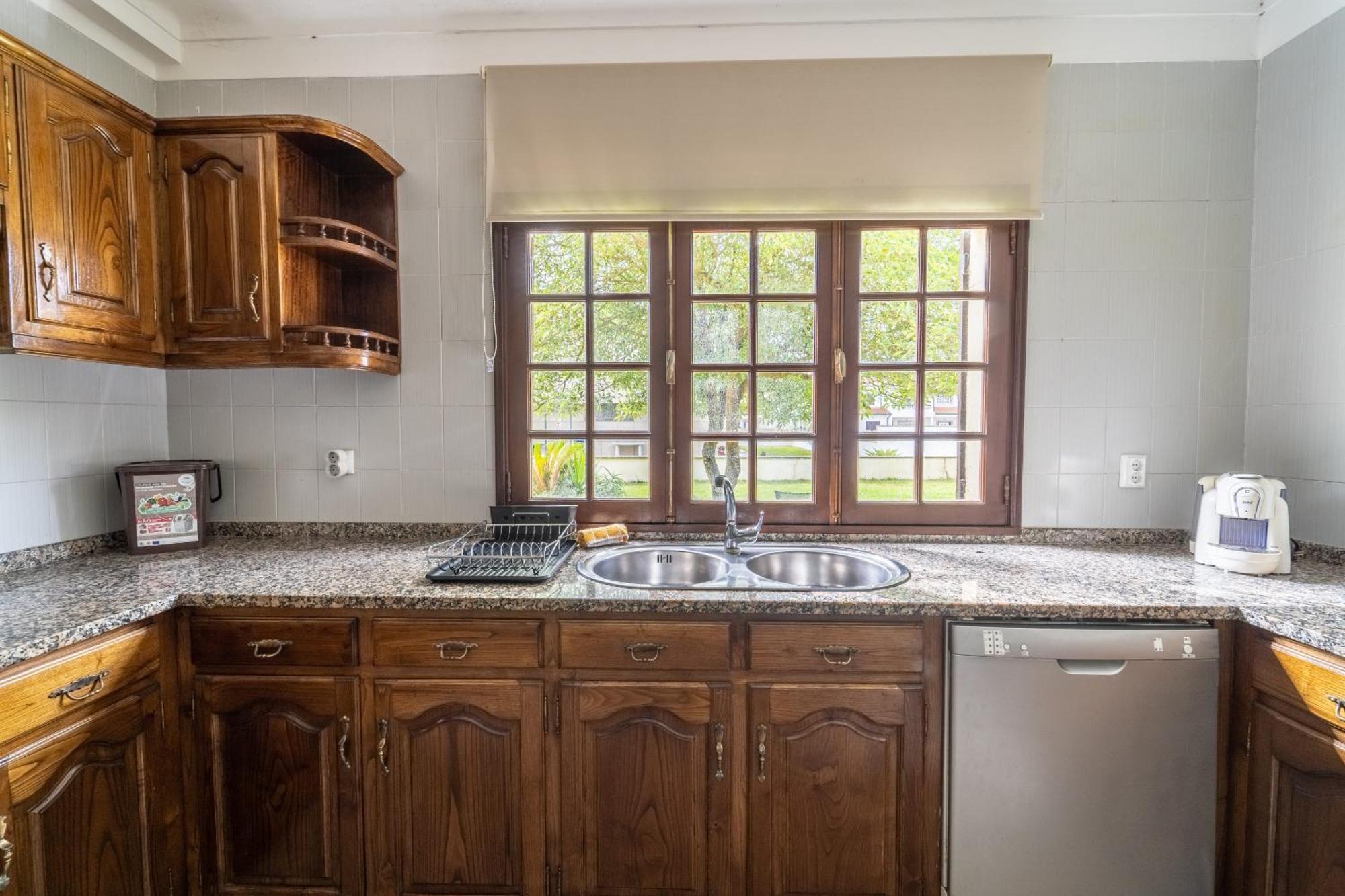 Amorosa Villa, 500M From The Beach By House And People Екстериор снимка