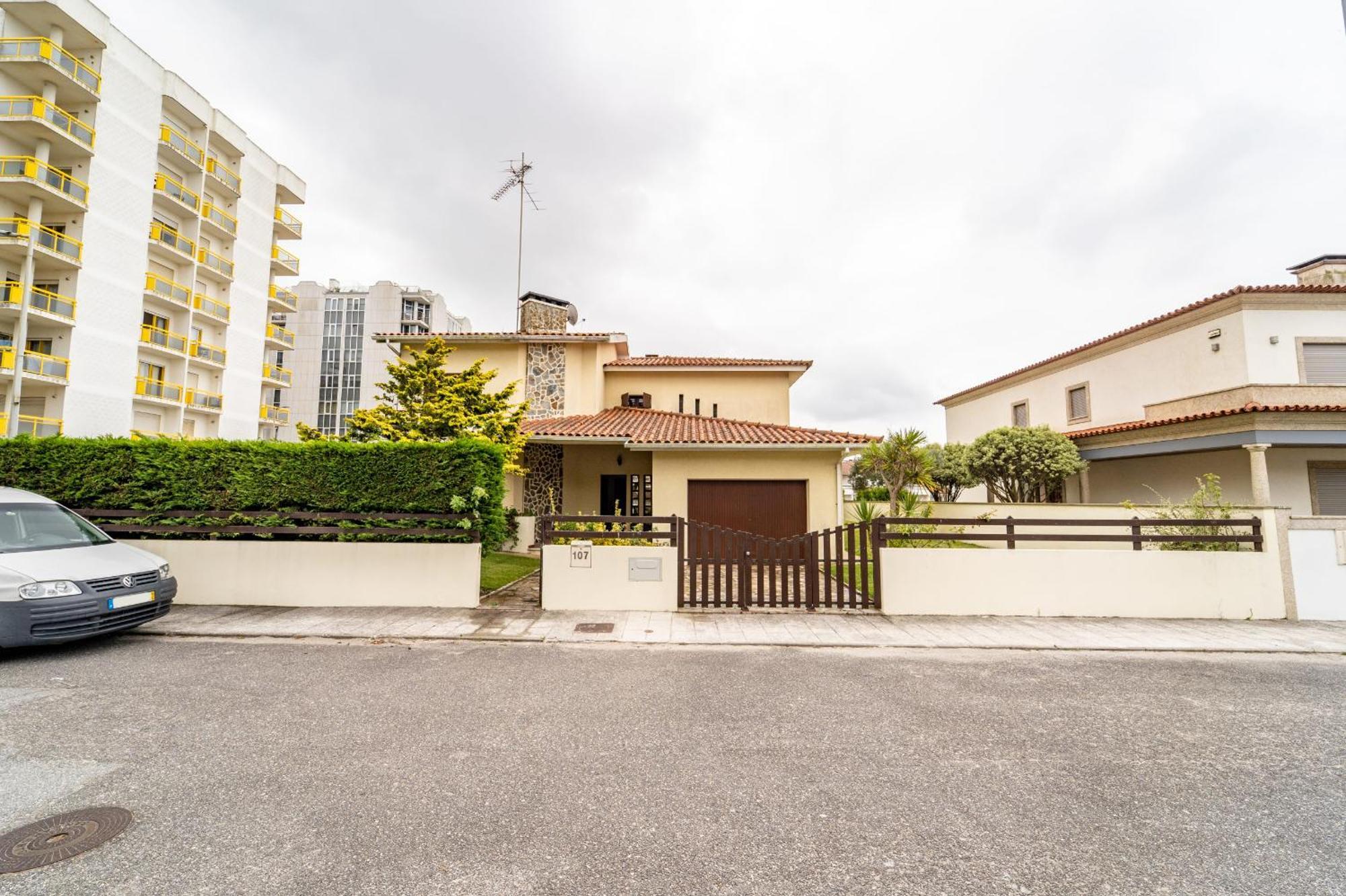Amorosa Villa, 500M From The Beach By House And People Екстериор снимка