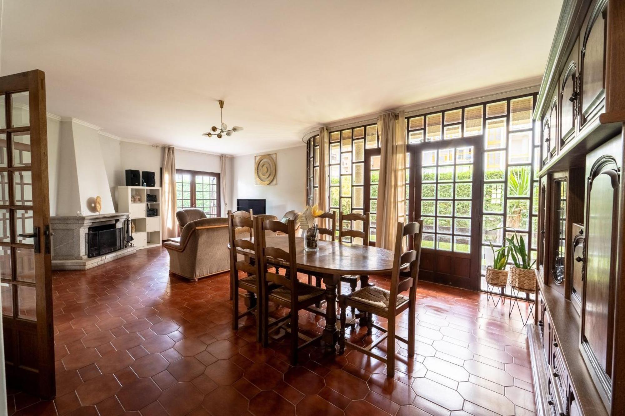 Amorosa Villa, 500M From The Beach By House And People Екстериор снимка
