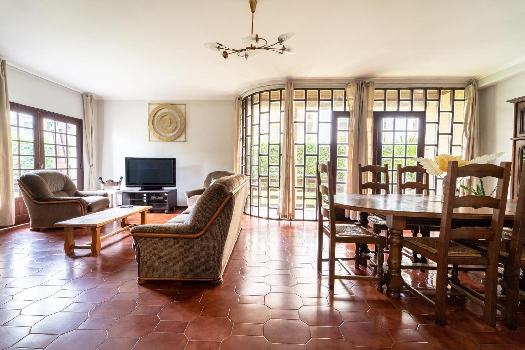 Amorosa Villa, 500M From The Beach By House And People Екстериор снимка