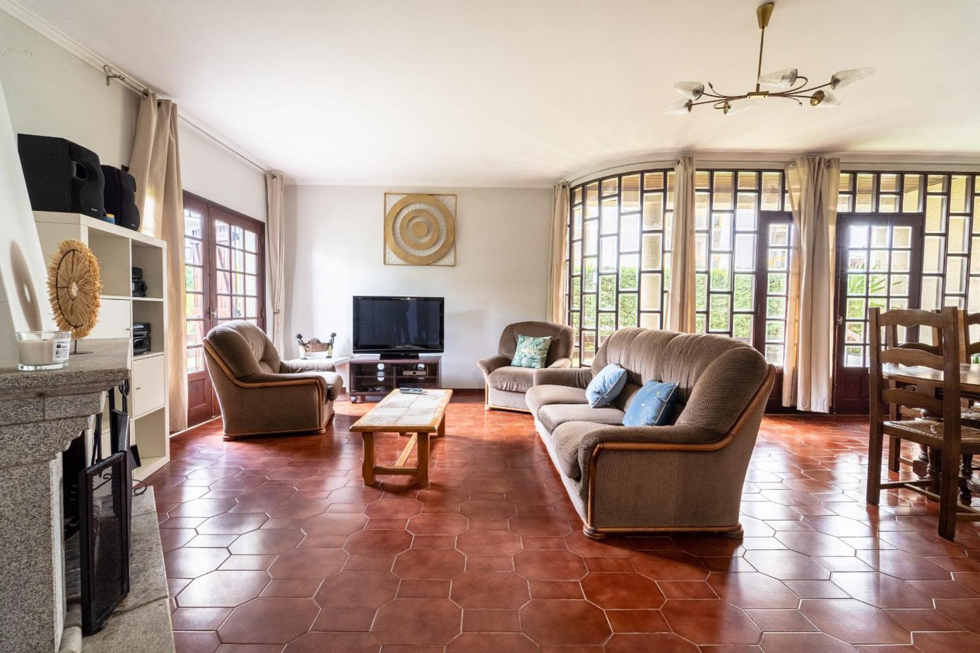 Amorosa Villa, 500M From The Beach By House And People Екстериор снимка
