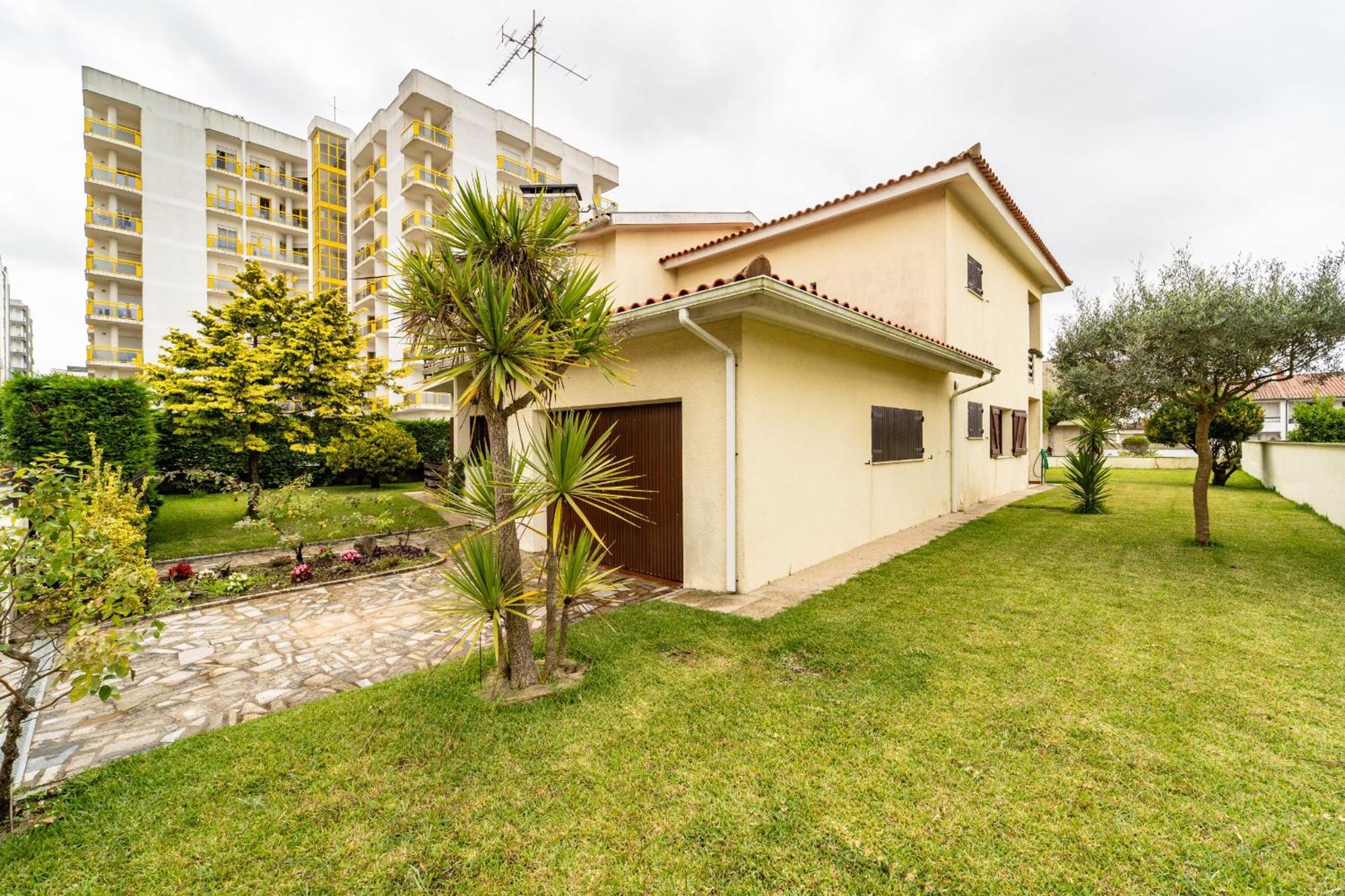 Amorosa Villa, 500M From The Beach By House And People Екстериор снимка